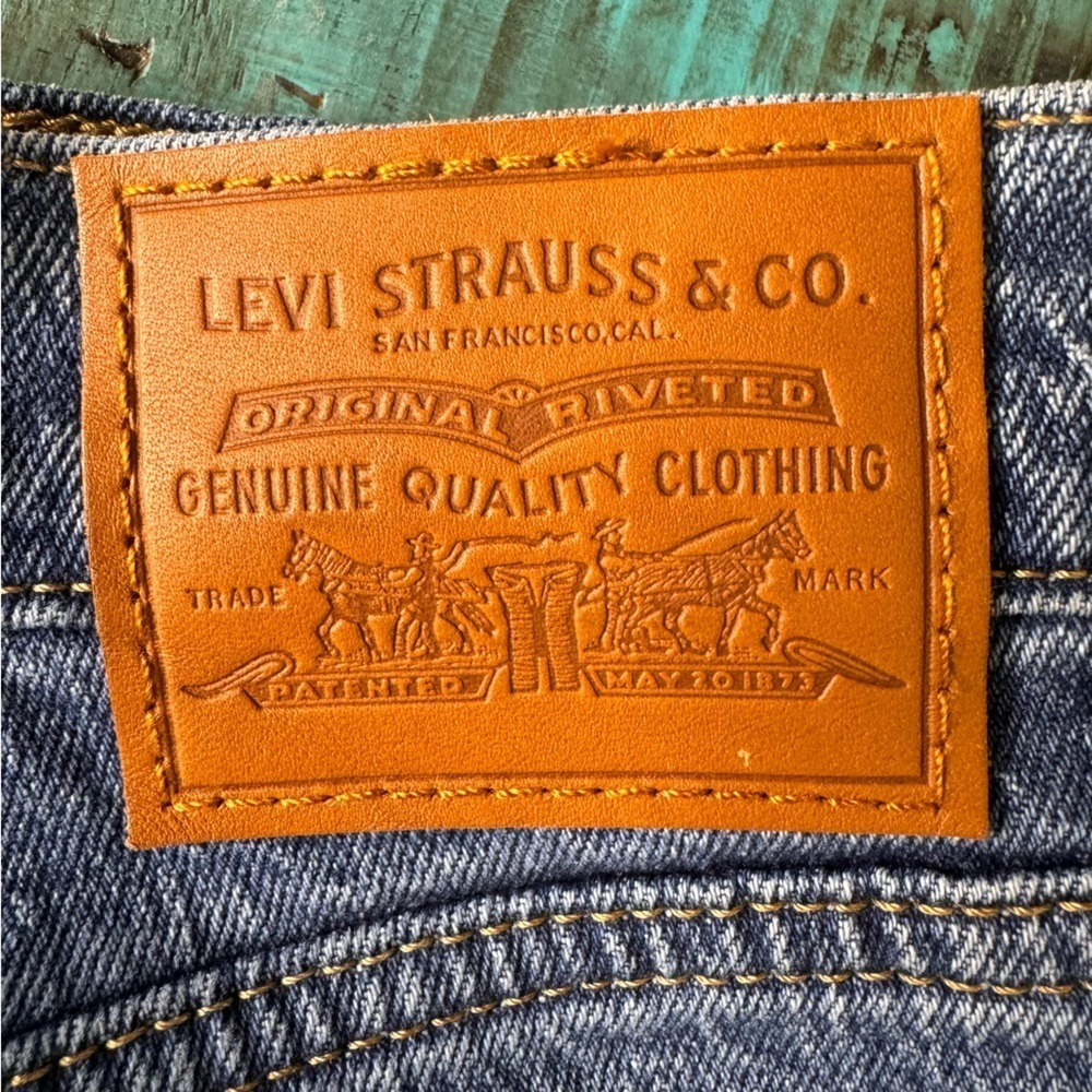 Levi's 70s High Rise Flare Jeans Size 32 - Picture 12 of 16